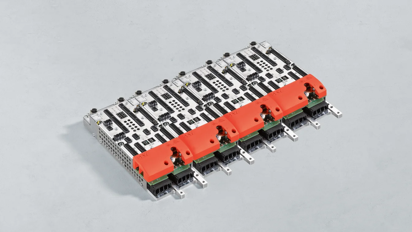 Controllore decentralizzato SCM compact design multiasse: una sola unità, molteplici assi. SEW-Eurodrive